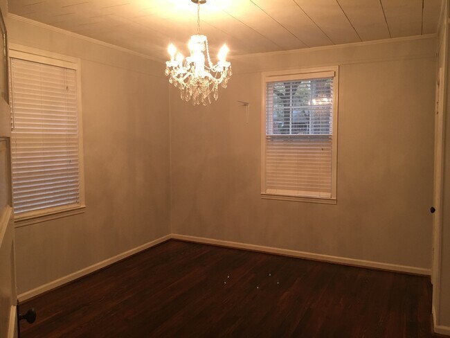 Building Photo - Updated 2/2 house in Celanese $1,195