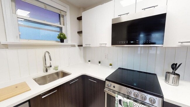 Interior Photo - 155 MacLaren