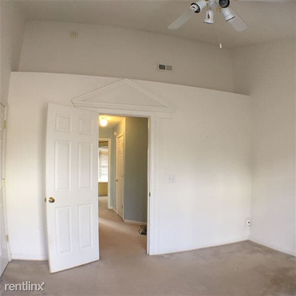 Building Photo - 2826 Gross Ave