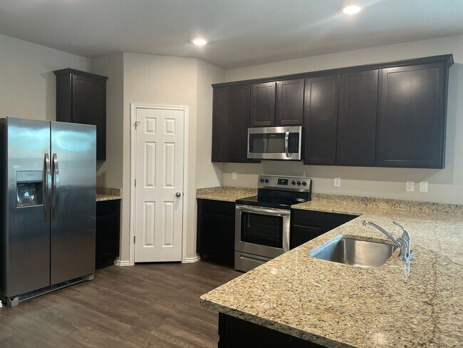 Foto del edificio - *Pre-Leasing* Four Bedroom | Two Bathroom ...