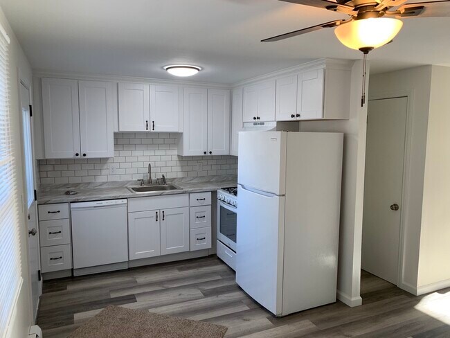 Kitchen - 74 Glen Eagle Dr