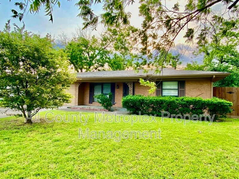 Primary Photo - 13932 Pyramid Dr
