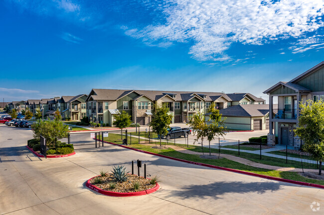 Building Photo - The Landings at Creekside