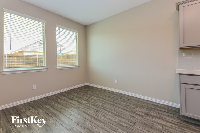 Building Photo - 2144 Clarion Dr