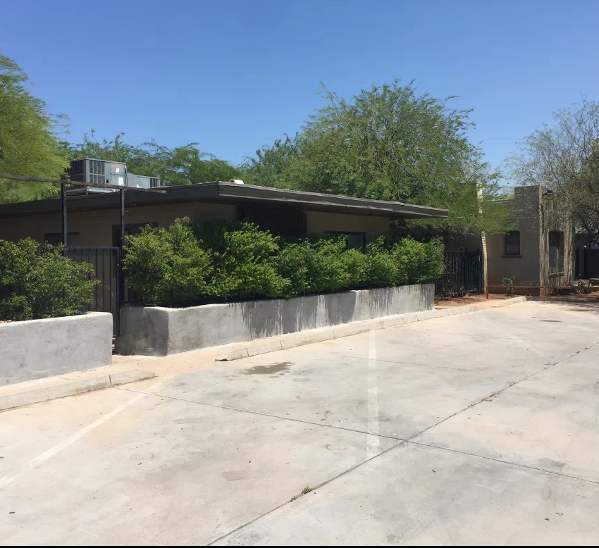 Primary Photo - FQ Story Apartments