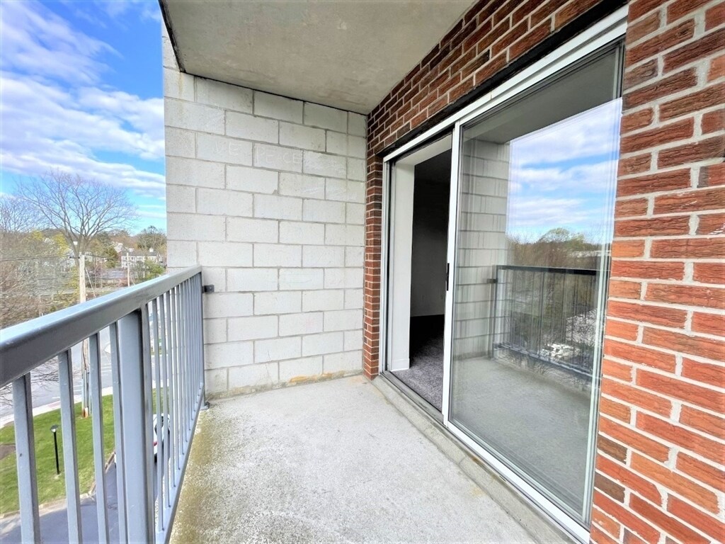 Building Photo - 580 Salem St