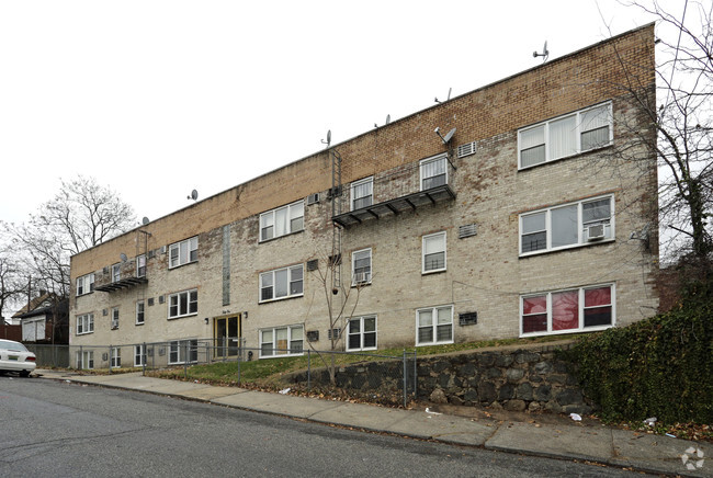 Building Photo - 51 Coursen Pl