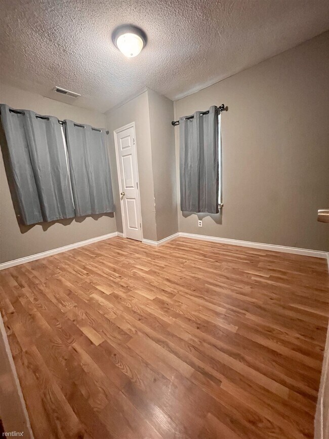 Building Photo - 3 br, 1 bath House - 110 Southview Street