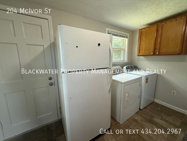 Building Photo - 204 McIvor St