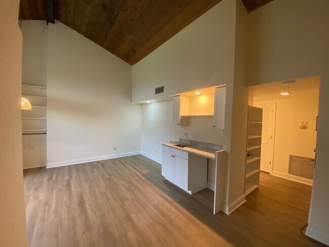 Foto del edificio - 528 Maple Leaf Ct