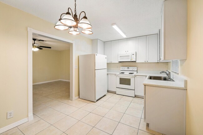 Foto del edificio - 9423 SW 52nd Ct