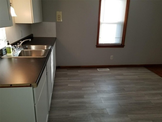 Building Photo - 126 Collingwood Ave