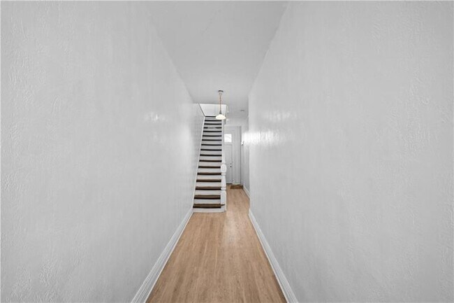 Foto del edificio - 3053 Brereton St