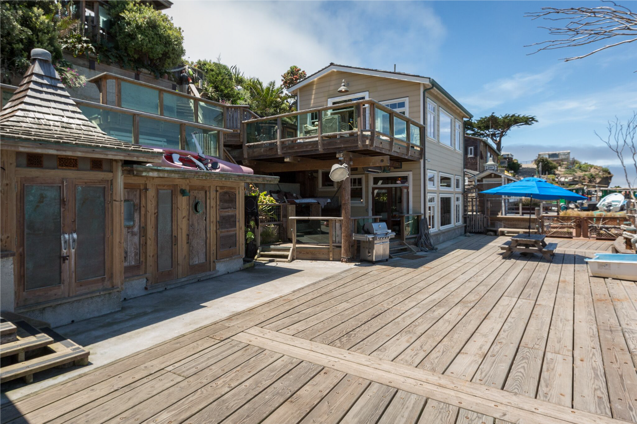 Primary Photo - 305 Shoreside Dr