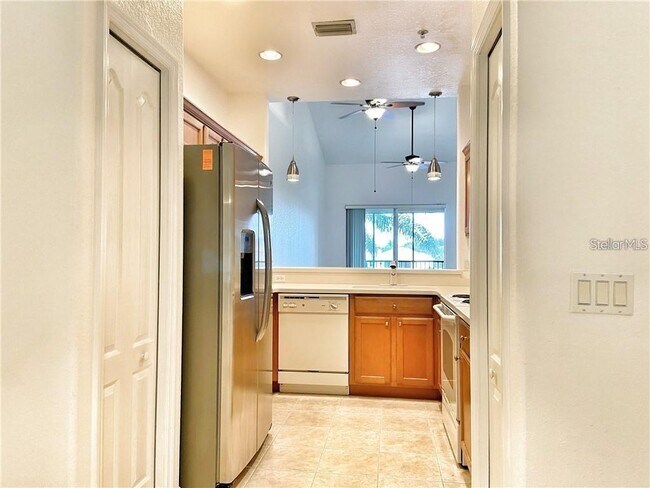 Foto del edificio - 915 Fairwaycove Ln