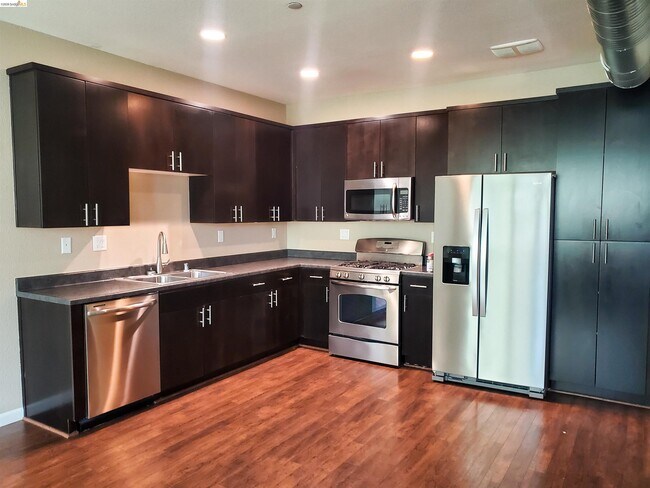 Foto del edificio - 859 Graphite Ln
