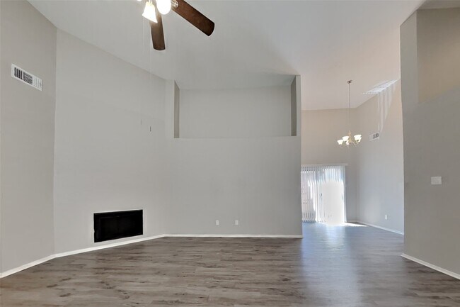 Foto del edificio - 13215 Noble Crest Dr