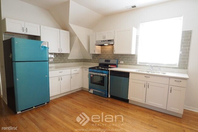 Building Photo - 3919 N Ravenswood Ave