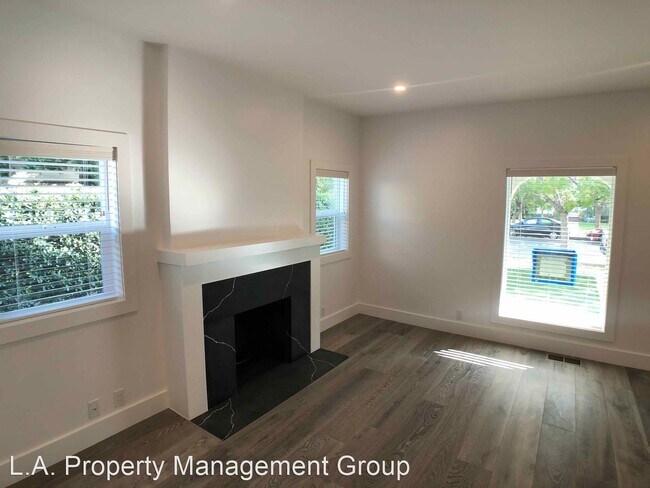 Building Photo - 809 N Croft Ave