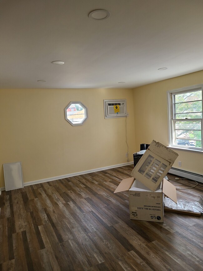 Living room/wall a/c - 450A Avenue E