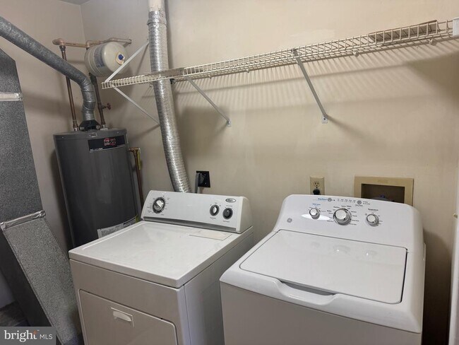 Foto del edificio - 2140 Bristol Dr