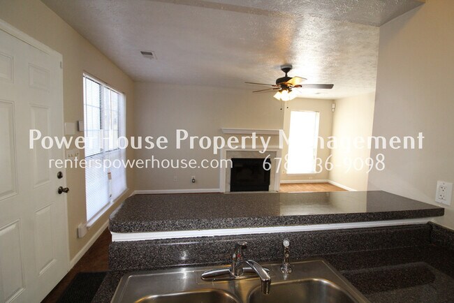 Building Photo - 2 BR, 2.5 Bath Upgraded end unit town home