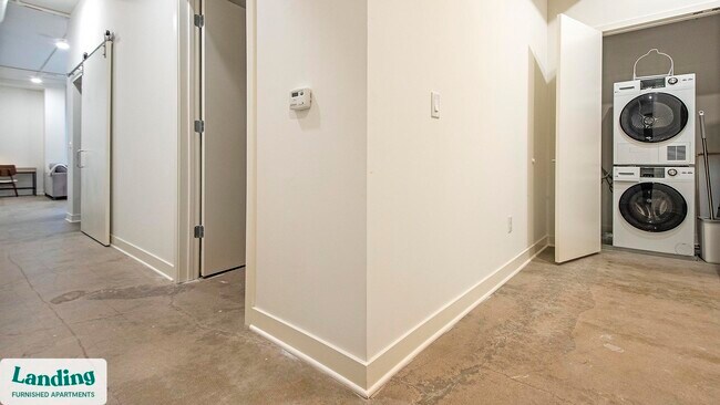 Foto del edificio - 300 S Broadway