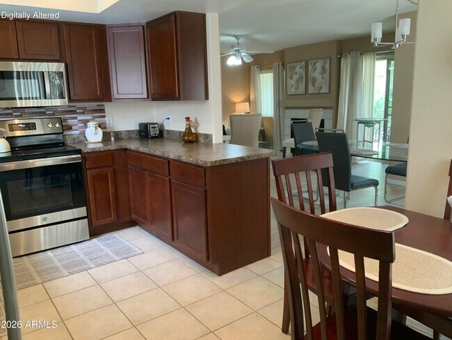 Foto del edificio - 9745 N 95th St