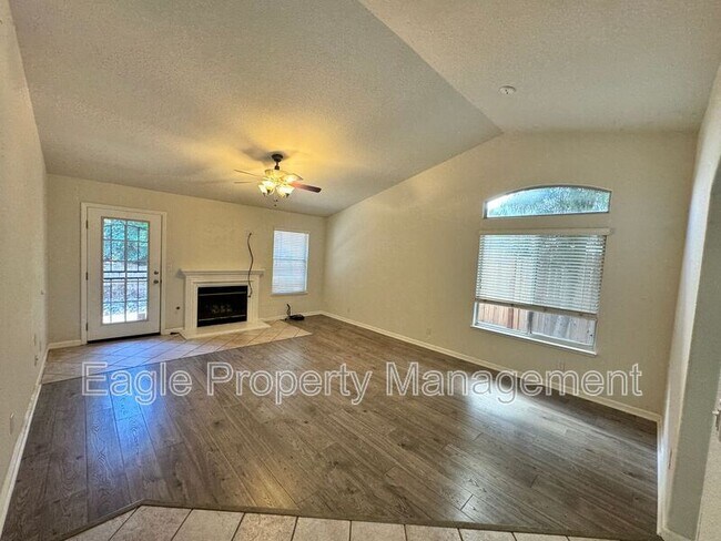 Foto del edificio - 204 Sapphire Ct