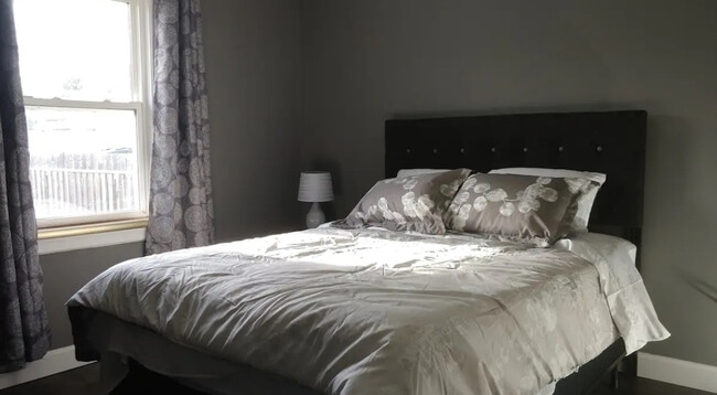 Building Photo - 4193 Portage Rd