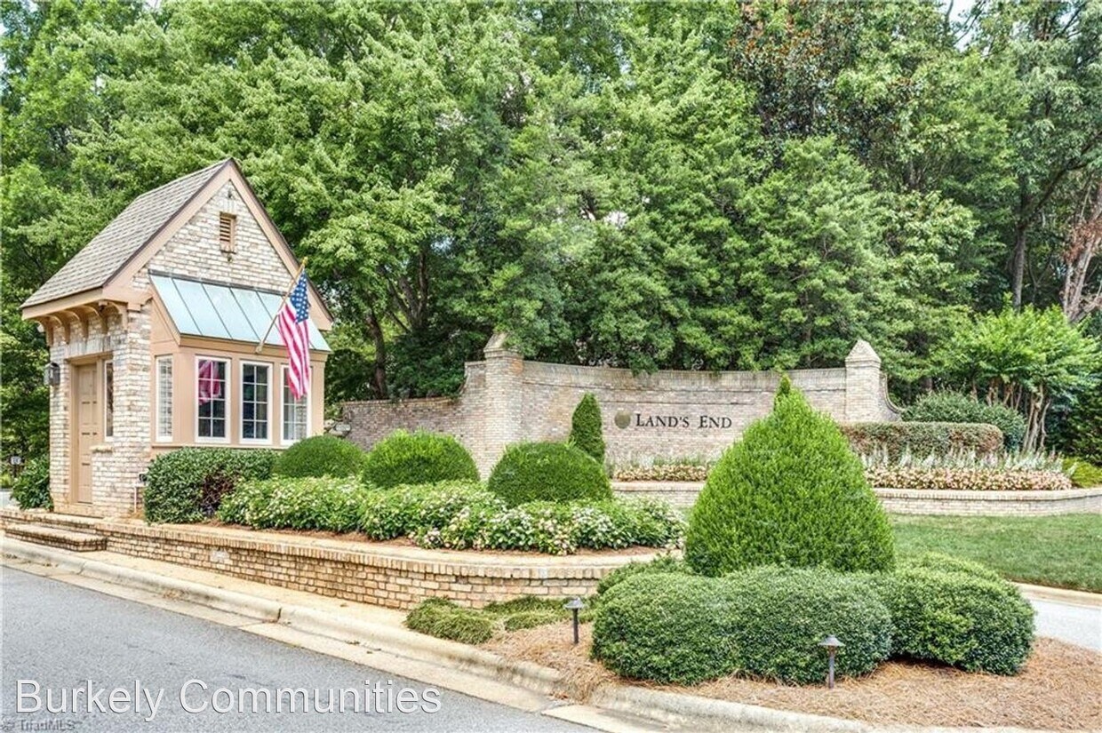 Foto principal - 3 br, 2.5 bath House - 37 Lands End Dr.