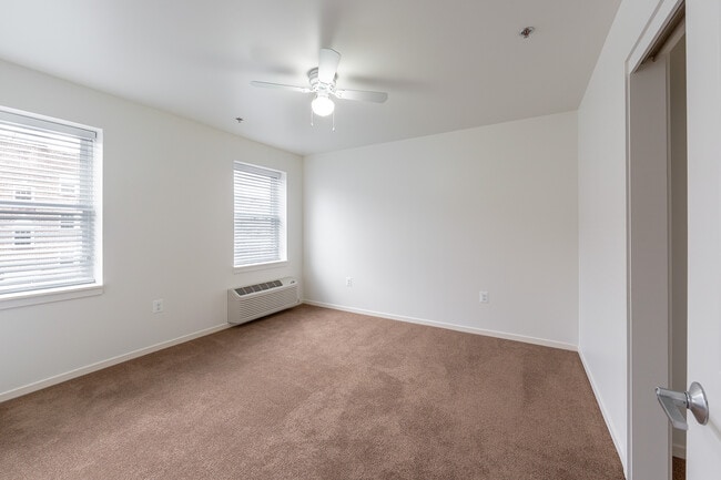 Building Photo - 76 Rittenhouse Pl