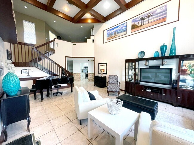 Building Photo - 6362 Brava Way