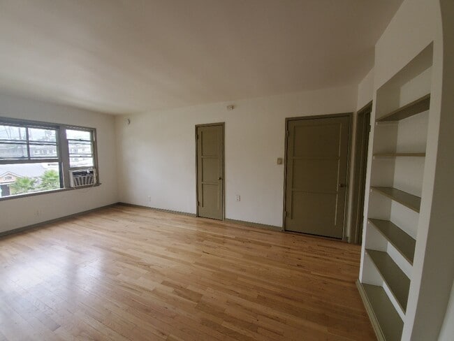 Building Photo - 2150 N Commonwealth Ave