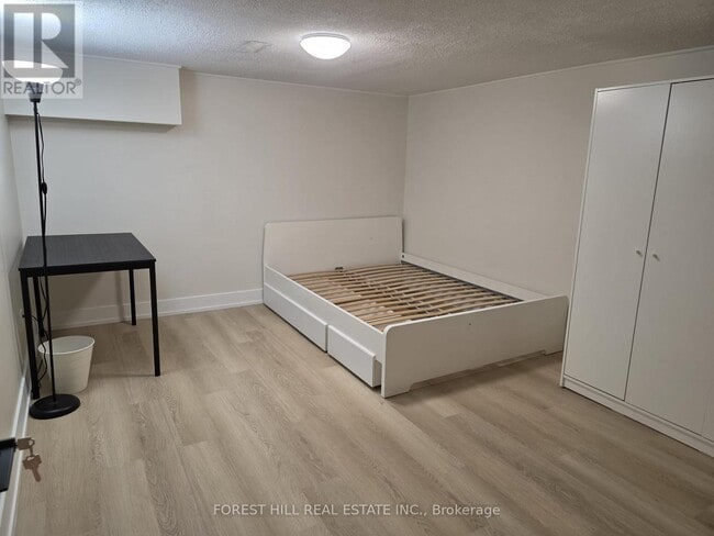 Building Photo - 273 Silver Springs Blvd