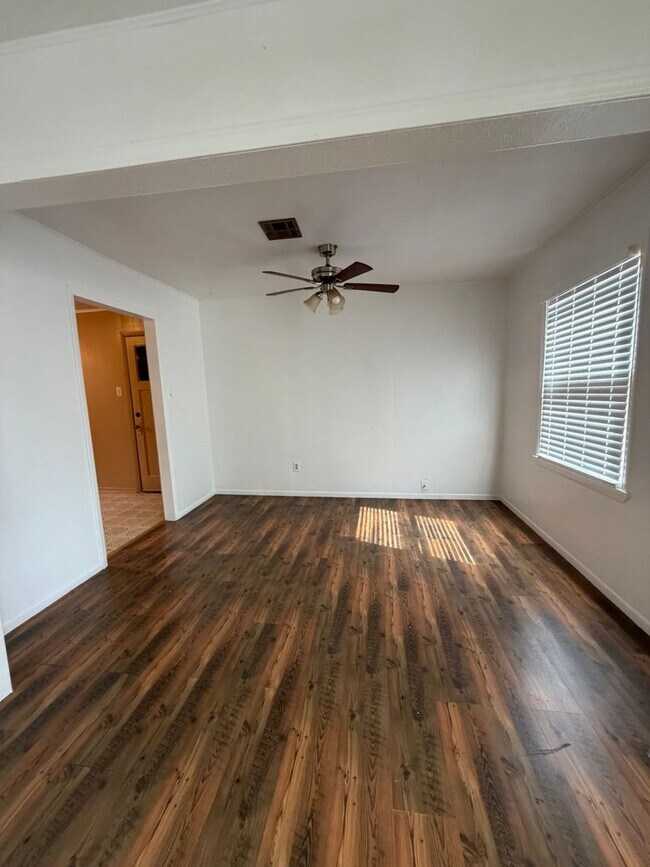 Foto del edificio - 519 N Highland Ave