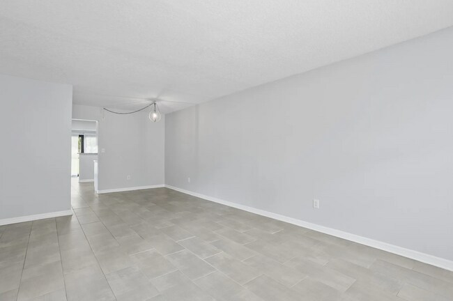 Foto del edificio - 2 Bed 2 Bath Condo for Rent in 55+ Peacefu...