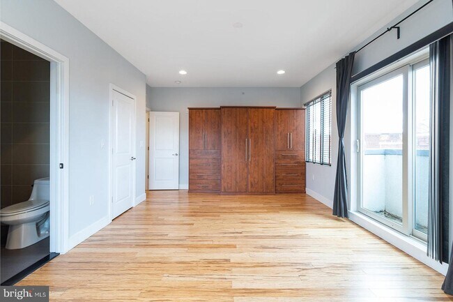 Building Photo - 900 N 16th St