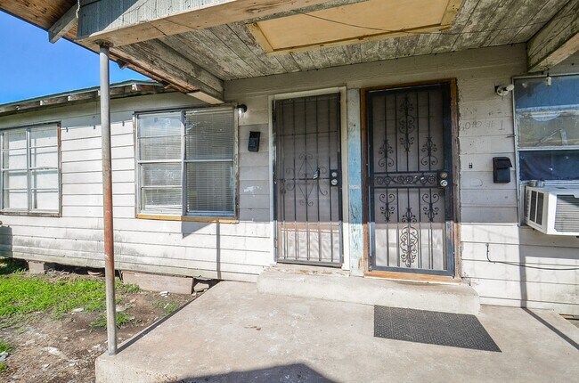 Foto del edificio - 6010 Collingsworth St
