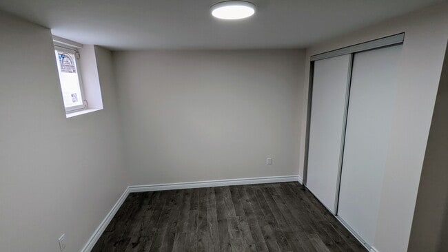 Building Photo - Rare 3-bedroom Legal Apartment for Rent in North Oshawa