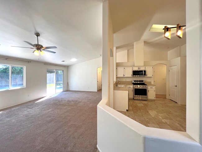Foto del edificio - 10215 Starlight Peak Dr