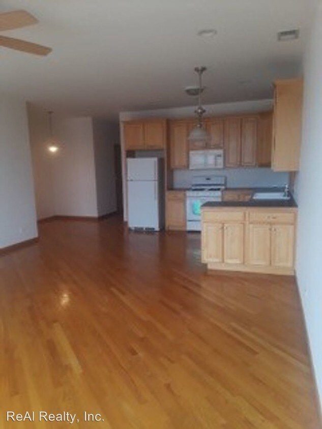 Primary Photo - 647 W 43rd St