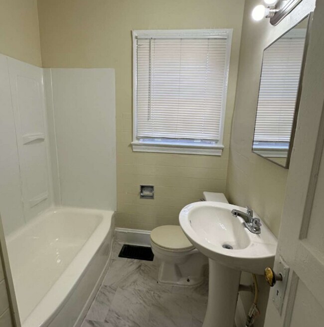 Building Photo - 2721 Ivy Ave