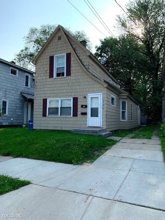 Primary Photo - 1344 Lafayette Ave NE