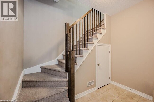 Photo du bâtiment - 83 Plains Rd E