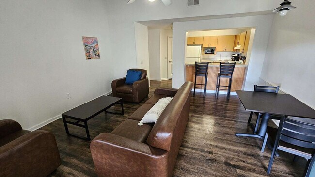 Foto del edificio - 15115 Buckhorn Ct