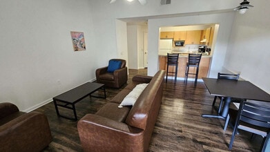 Building Photo - 15115 Buckhorn Ct