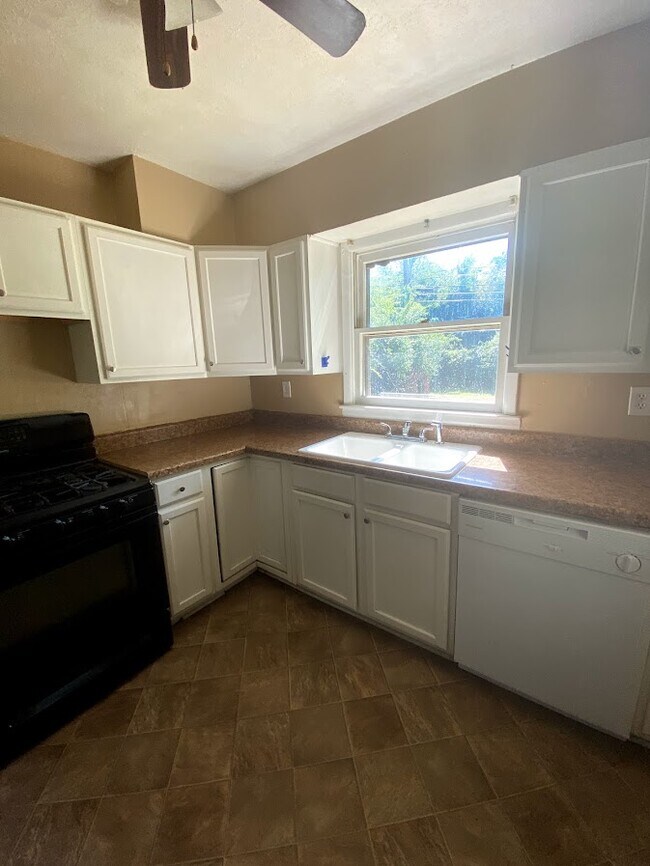 Foto del edificio - 637 SE Greystone Ave
