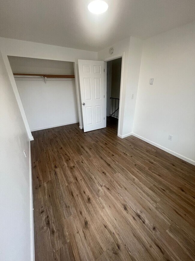 Foto del edificio - 2 Bedroom Town House!