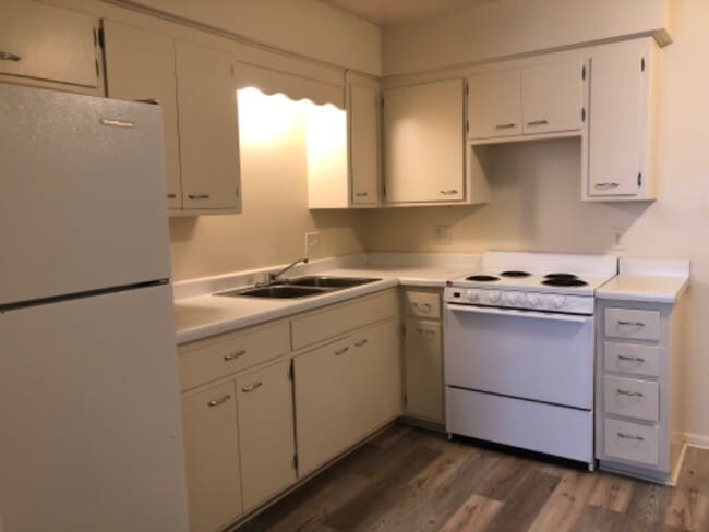 Building Photo - 4825 Lovell Ln